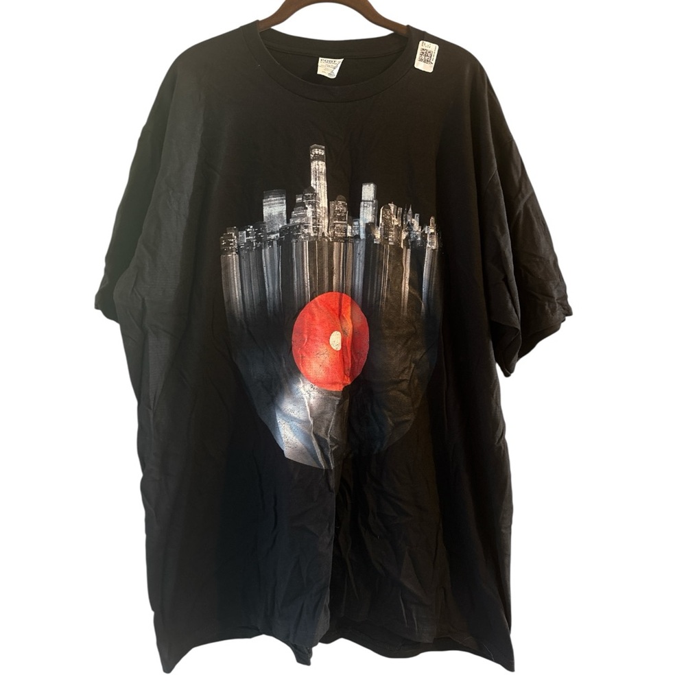 NWT New York City Skyline Vinyl Record NYC Big Apple Turntable T-Shirt - Picture 2 of 4